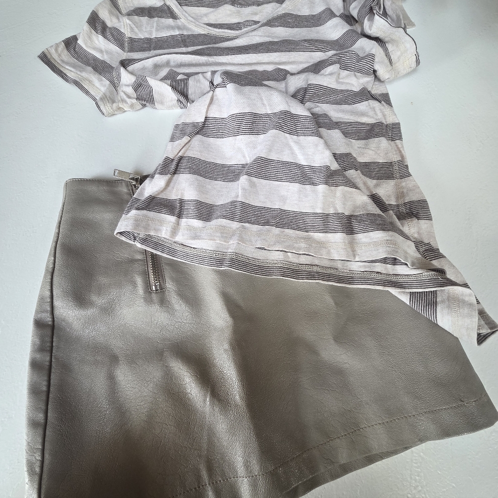 🆓🆓🆓Sonoma Short Sleeve Off-White/Gray Striped Cotton Tee w/ Rolled Sleeve - Picture 4 of 17